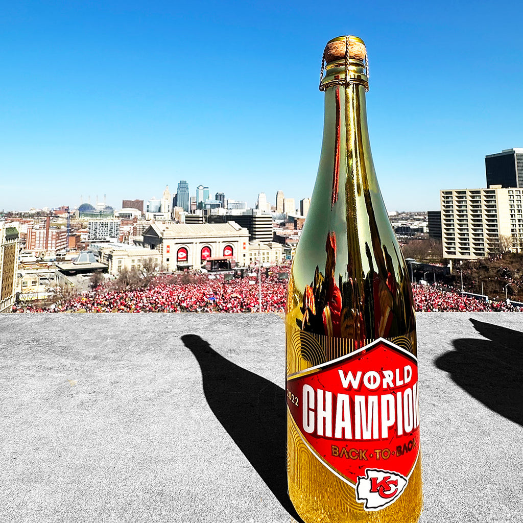 Chiefs 2023 Champions Logo Metallic Gold Bubbly