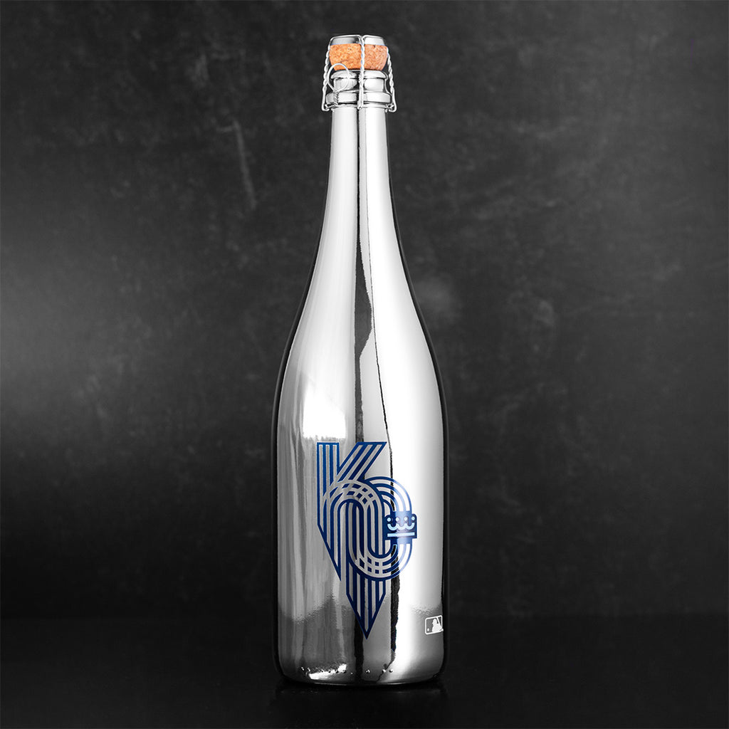 Mano's Wine Silver bottle with a blue KC Royals fountain logo with a dark background