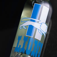 Close up of the Detroit Lions chardonnay wine featuring the retro Lions logo on a Mano's Wine bottle