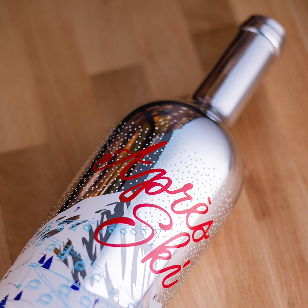 Silver bottle with Après Ski and a ski slope on the bottle