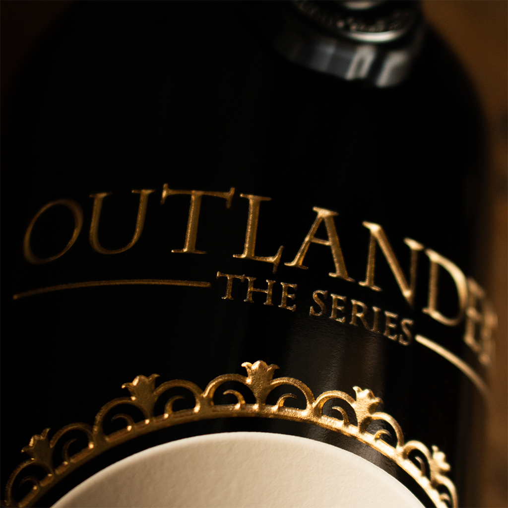 Outlander Jamie and Claire Silhouette Etched Wine Bottle