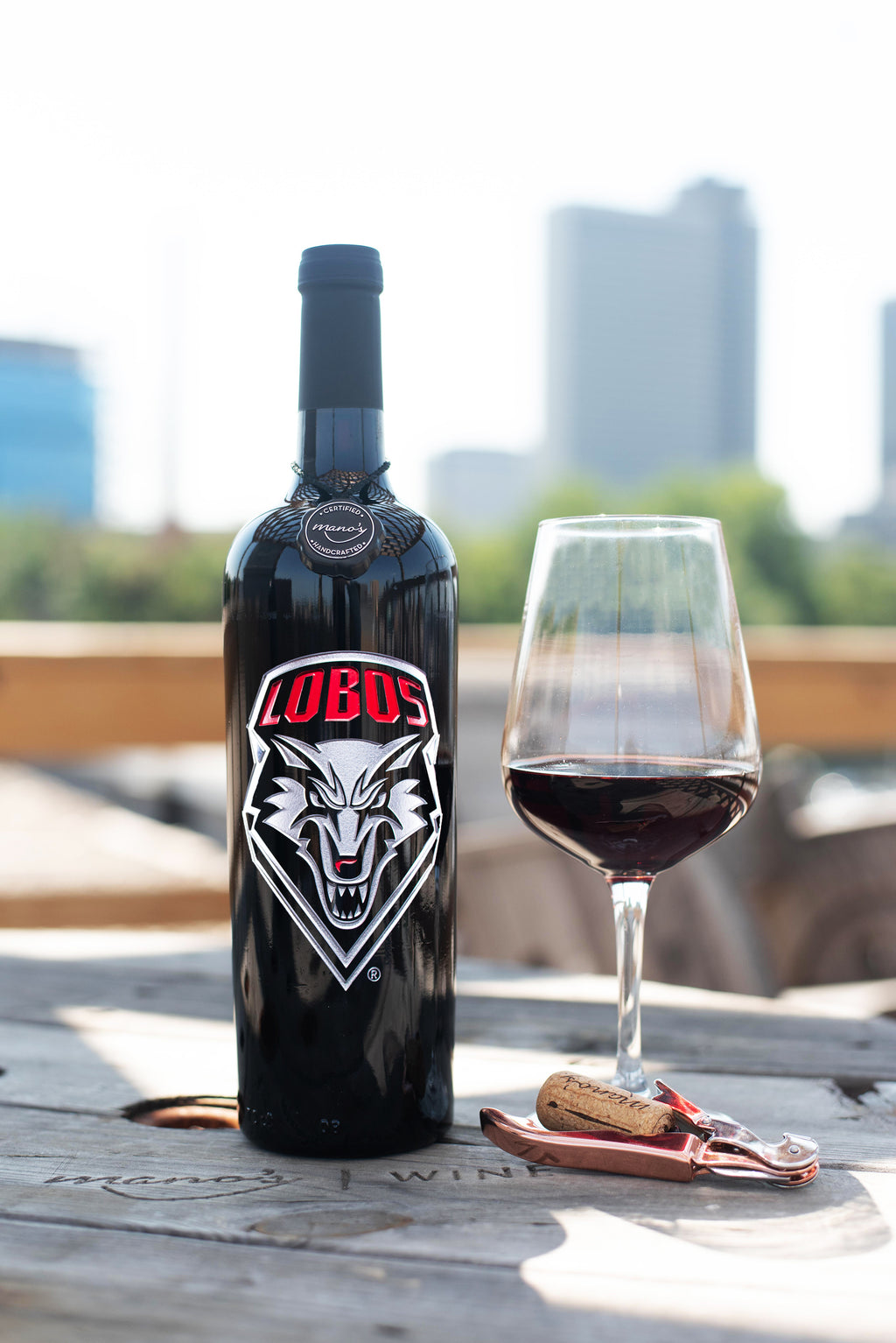 University of New Mexico Lobos Etched Wine Bottle